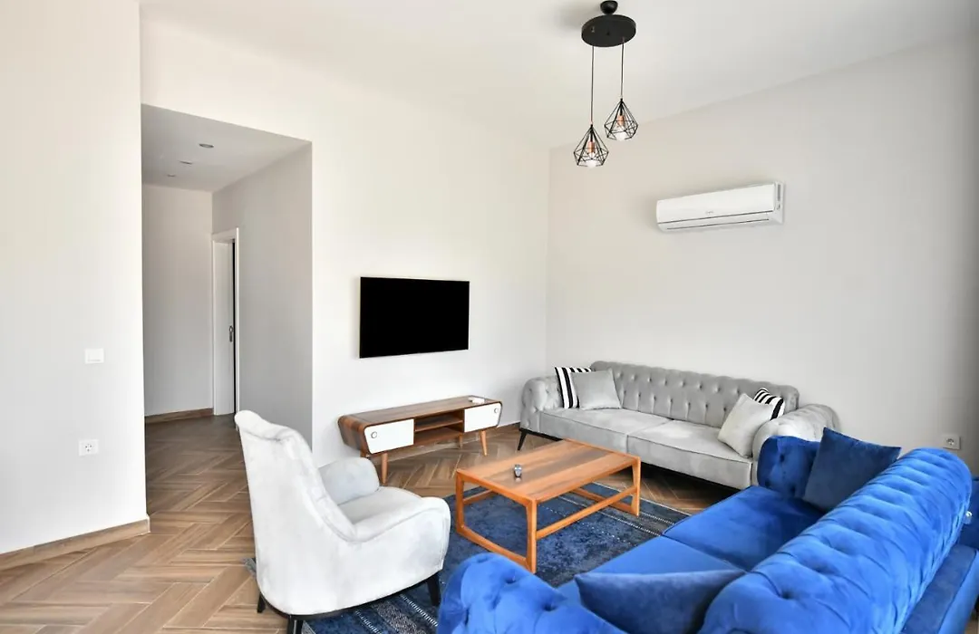 Red Moon Suites-1